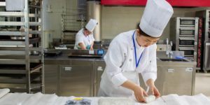 从实训室到国际舞台：一支大学生面点团的五代匠心接力   ——威海职业学院“面面俱到”社团十年成长记